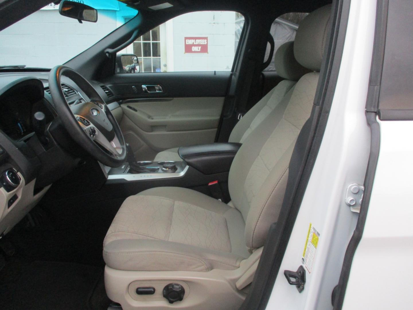 2013 WHITE Ford Explorer (1FM5K8B85DG) , AUTOMATIC transmission, located at 540a Delsea Drive, Sewell, NJ, 08080, (856) 589-6888, 39.752560, -75.111206 - Photo#11